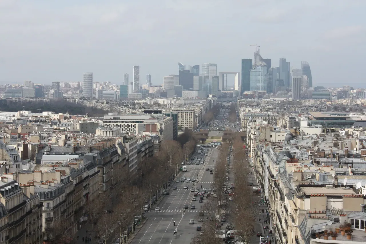 La Dé­fen­se