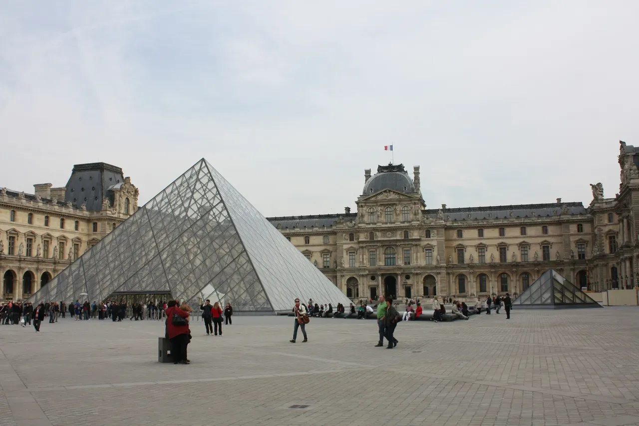 Lou­vre