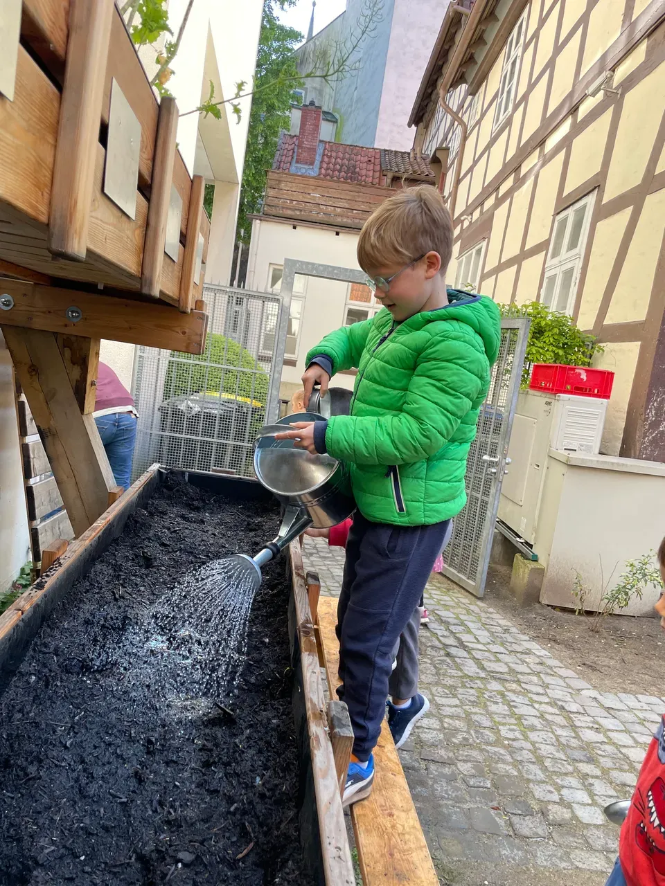 Gie­ßen ist wich­tig.